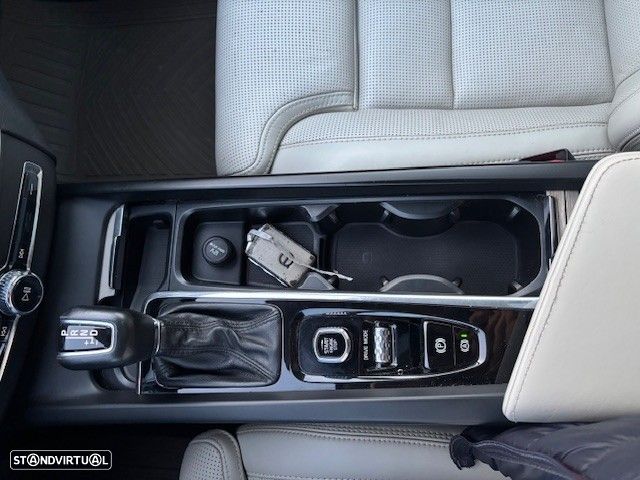 Volvo XC 60 2.0 D4 Inscription AWD Geartronic - 33