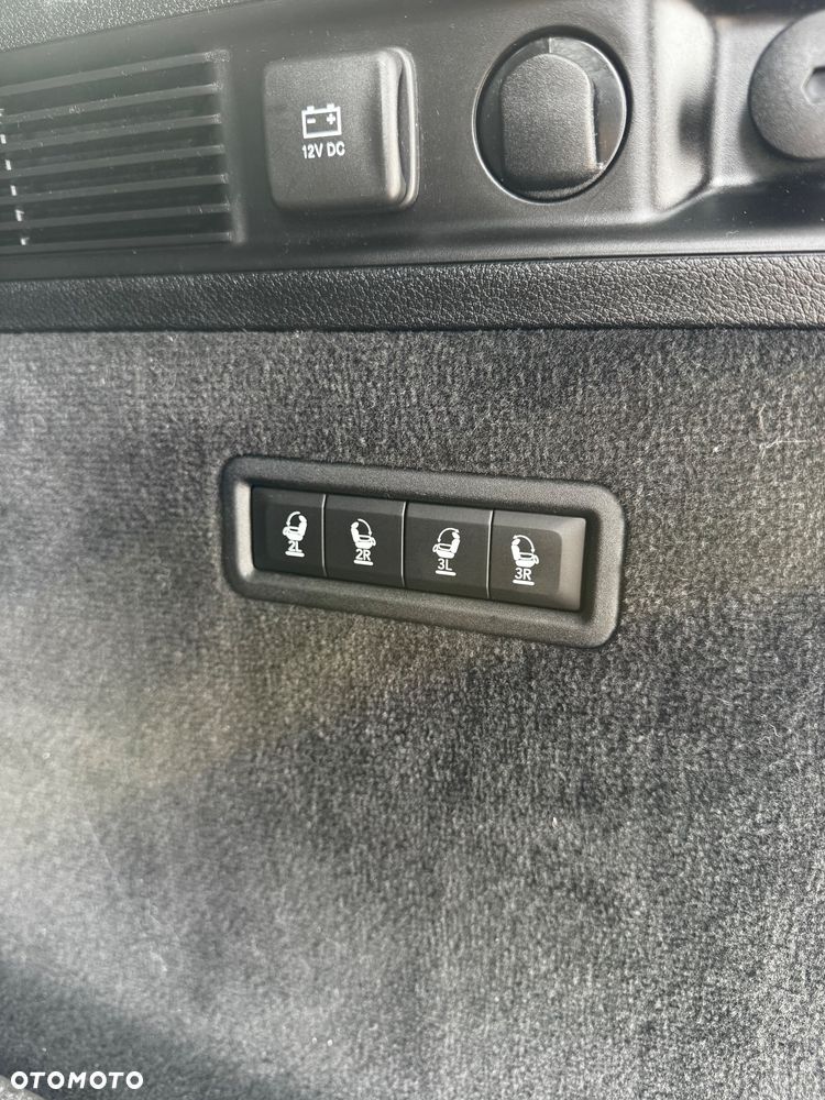 Jeep Grand Wagoneer - 20