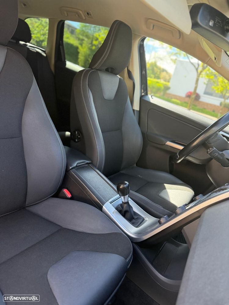 Volvo XC 60 2.0 D3 Drive Momentum - 11