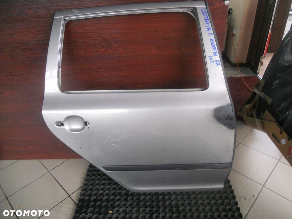 SKODA OCTAVIA II 2 KOMBI DRZWI PRAWE TYLNE - 1