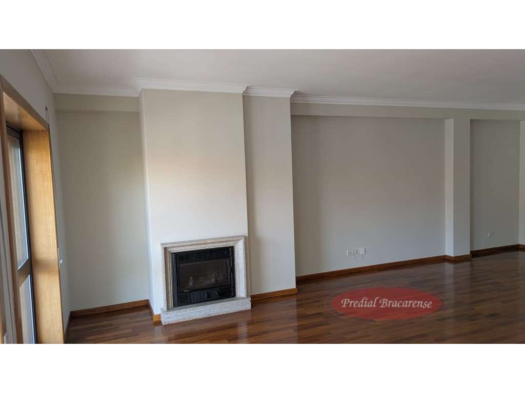 Excelente apartamento T3 com cozinha equipada, a 20 metros da Av. L... - Grande imagem: 2/28