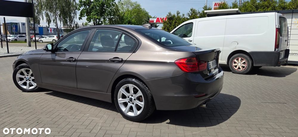 BMW Seria 3 316d EU6 - 11