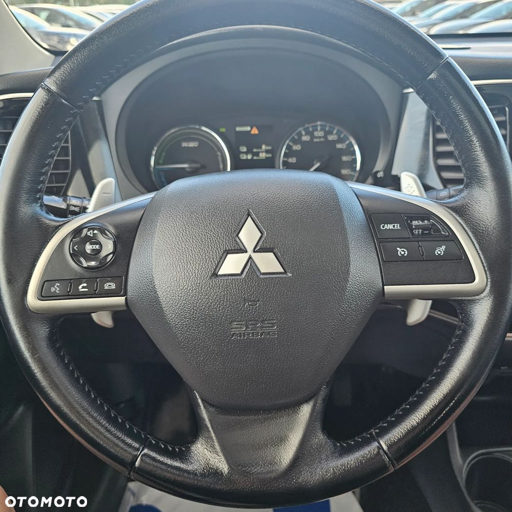 Mitsubishi Outlander - 11