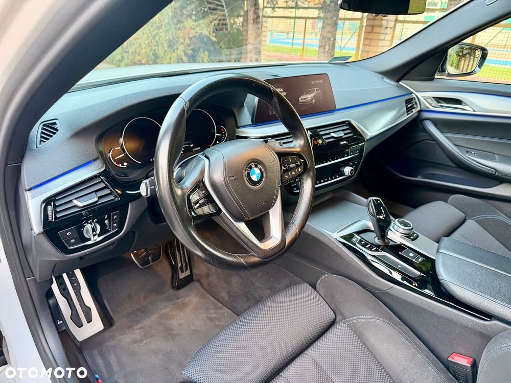 BMW Seria 5 518d M Sport - 13