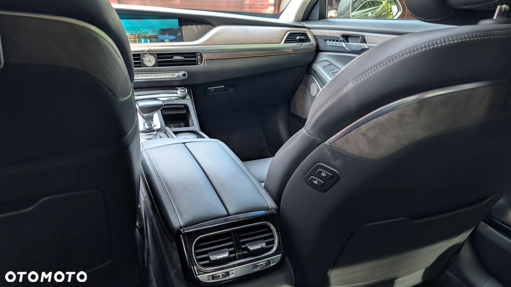Genesis G90 - 15