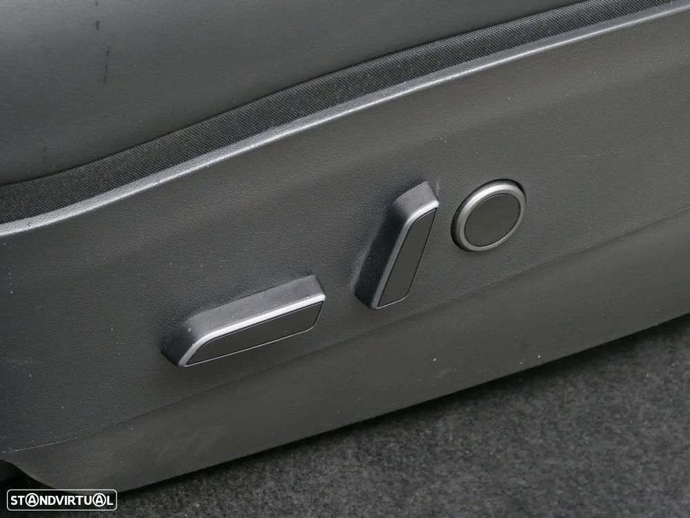 Tesla Model Y Long Range Tração Integral - 27