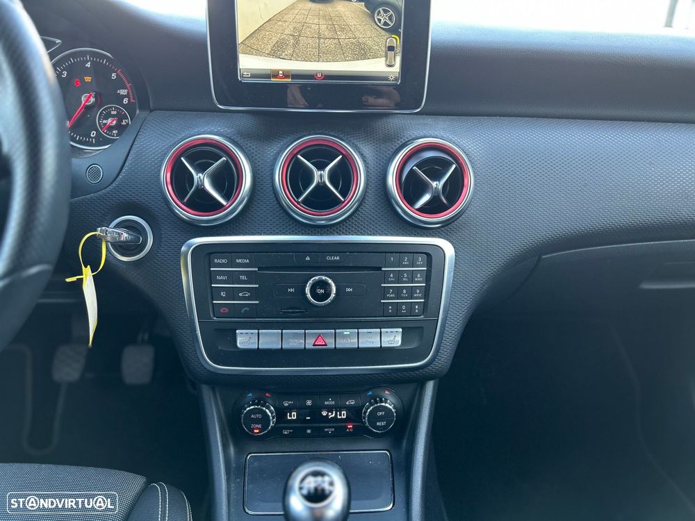 Mercedes-Benz A 180 d AMG Line - 15