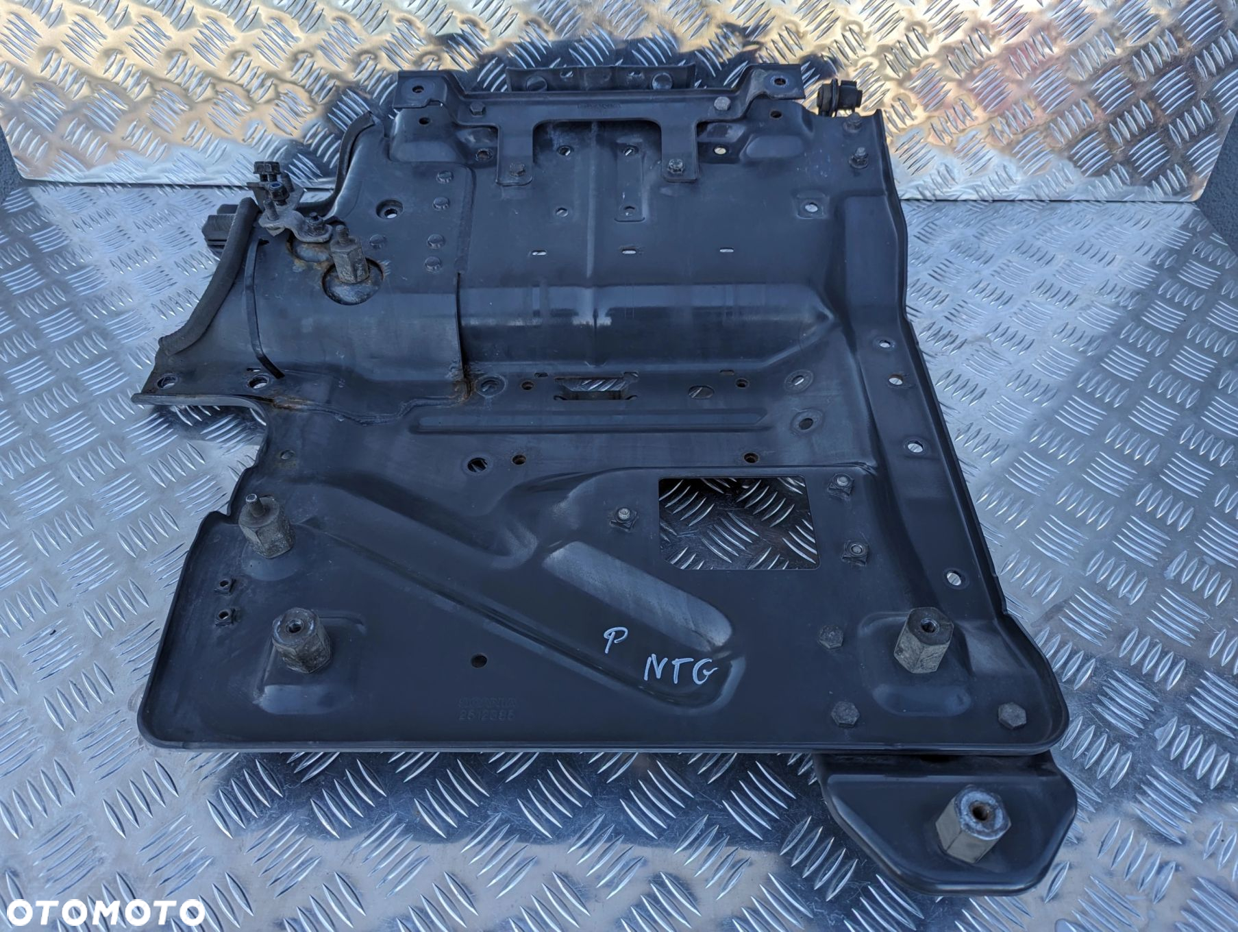 BLACHA WSPORNIK MOCOWANIE BŁOTNIKA SCANIA P NTG - 2