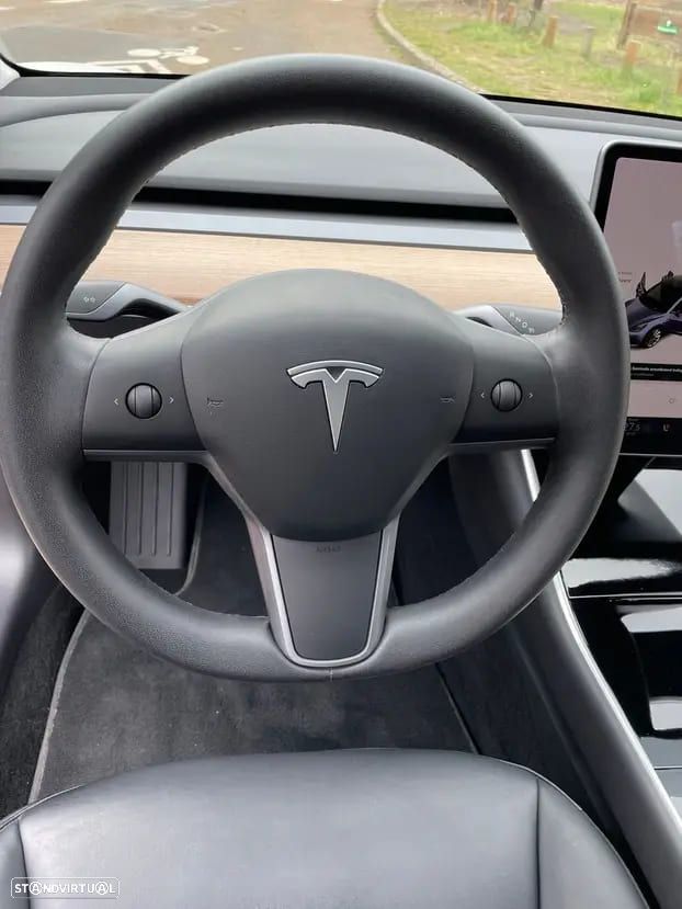 Tesla Model 3 - 4