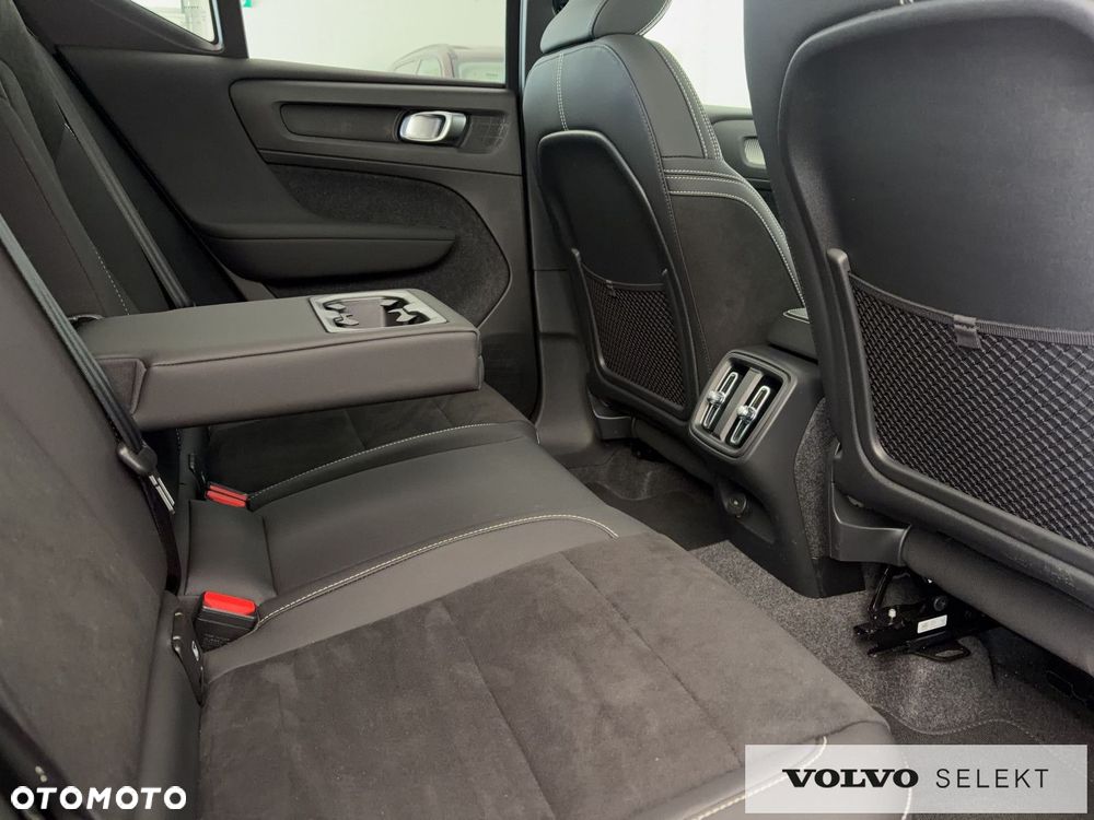 Volvo XC 40 B4 B DKG Ultra Black Edition - 21