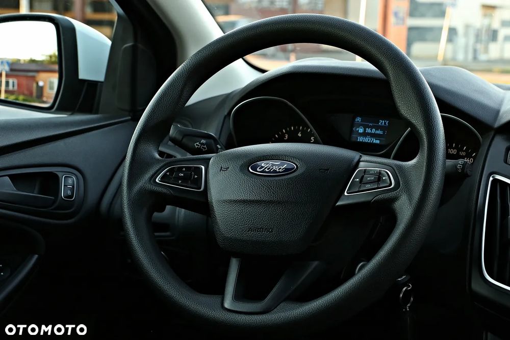 Ford Focus - 25