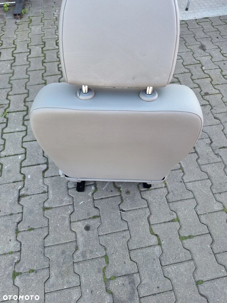FOTEL PRAWY PRZÓD PASAŻERA VW TRANSPORTER T5 LIFT CARAVELLE - 4