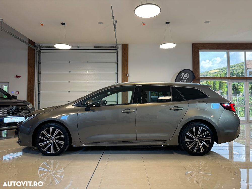 Toyota Corolla 1.8 Hybrid Team Deutschland - 6