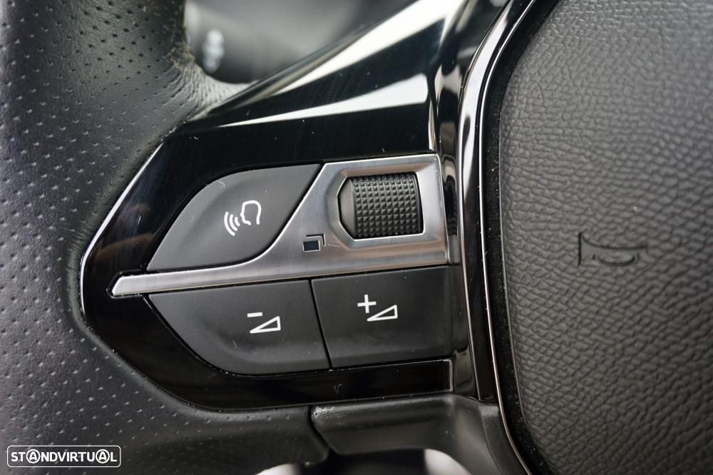 Peugeot e-2008 GT - 12