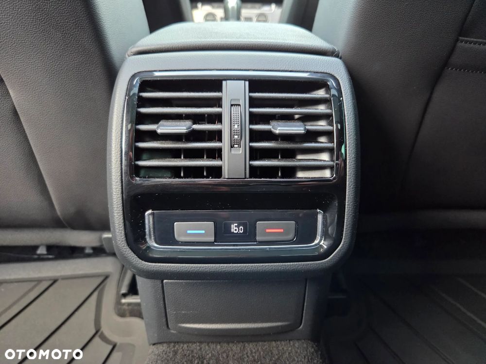 Volkswagen Passat Variant 2.0 TDI SCR DSG Highline - 26