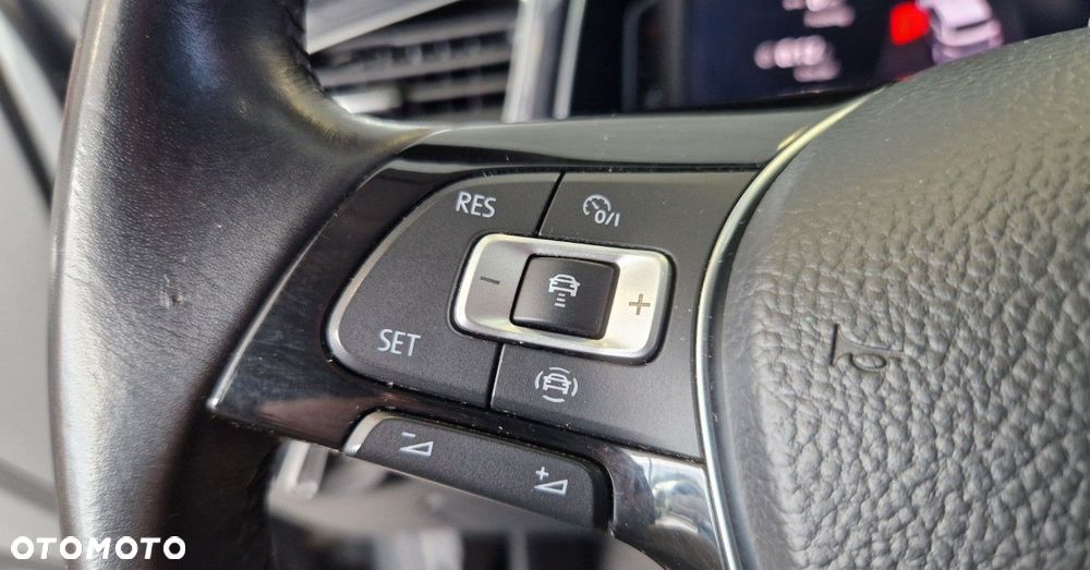 Volkswagen T-Roc - 17