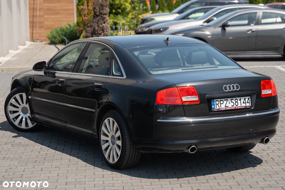 Audi A8 4.2 L Quattro - 15