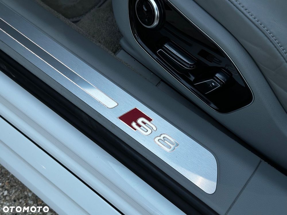 Audi S8 - 17