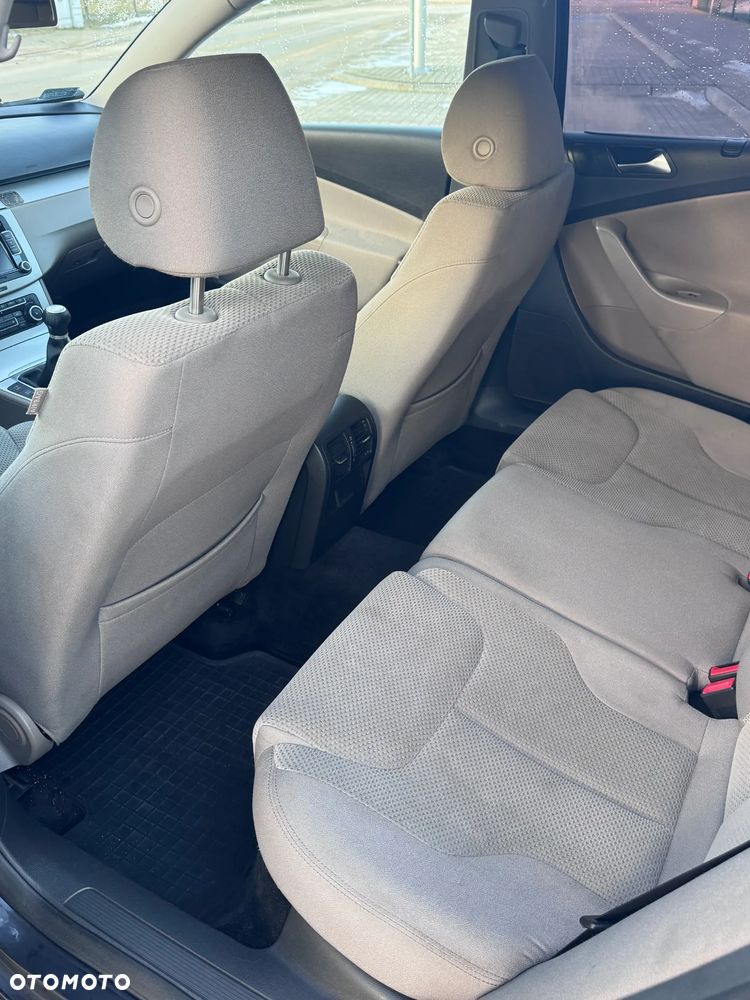 Volkswagen Passat - 13