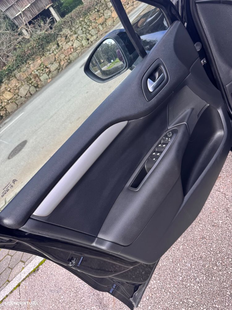 Citroën C4 e-HDi 110 Exclusive - 18