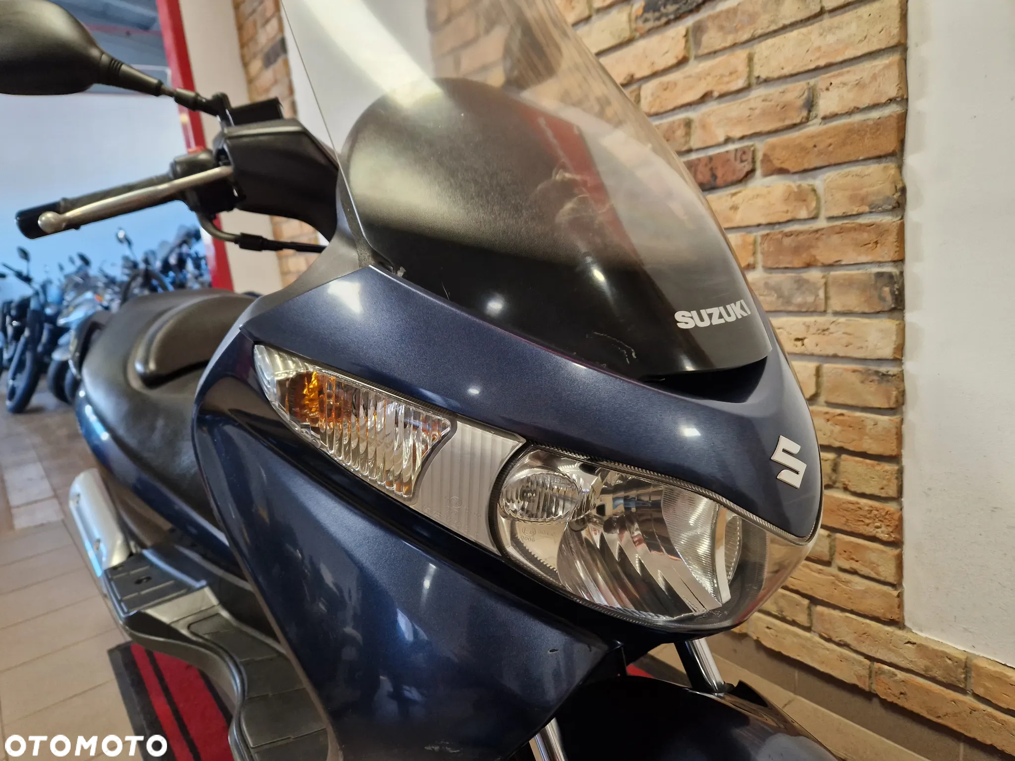 Suzuki Burgman - 23