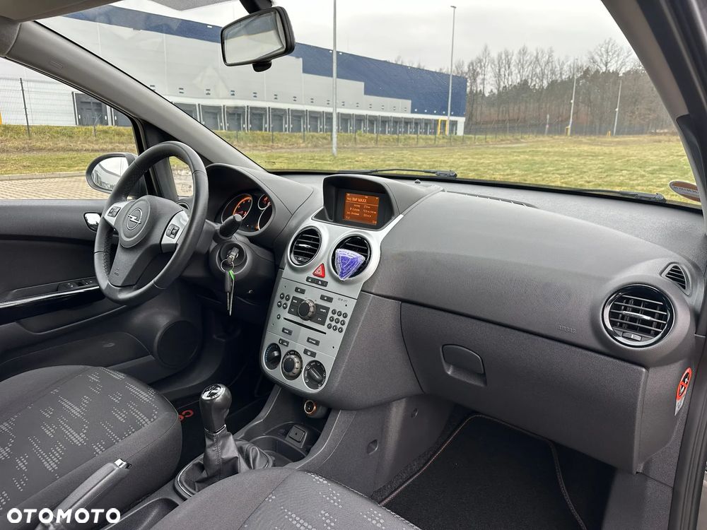 Opel Corsa 1.4 16V Satellite - 32