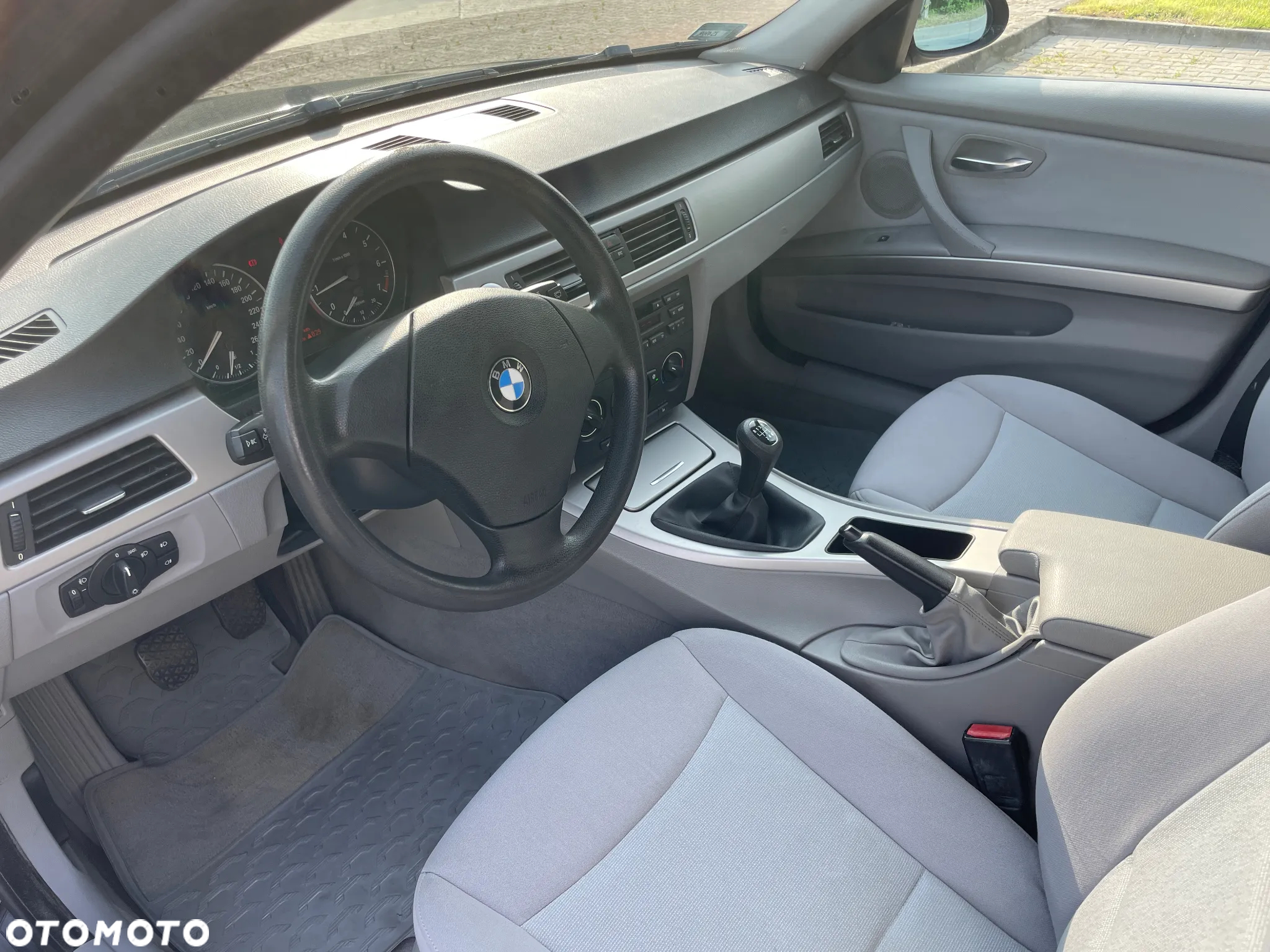 BMW Seria 3 318i - 4