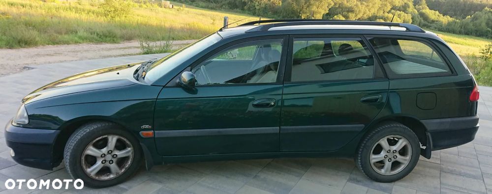 Toyota Avensis 2.0 D-4D Sol - 2