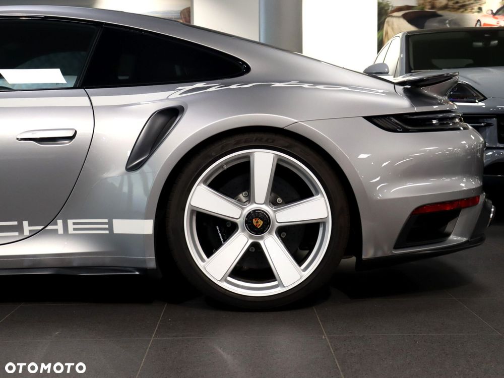 Porsche 911 Turbo 50 Years - 12