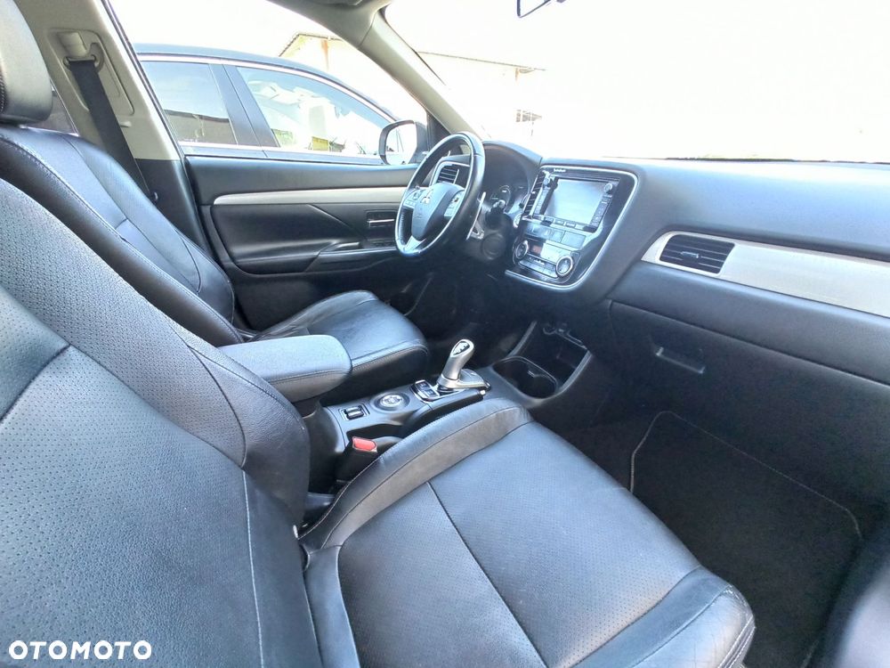 Mitsubishi Outlander - 14