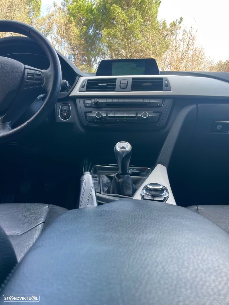 BMW 318 d Navigation Sport - 11