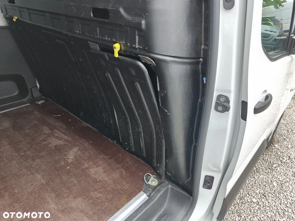 Opel COMBO XL Maxi 2020r L2 1.5 Diesel - 31