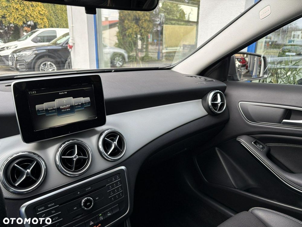 Mercedes-Benz GLA - 15