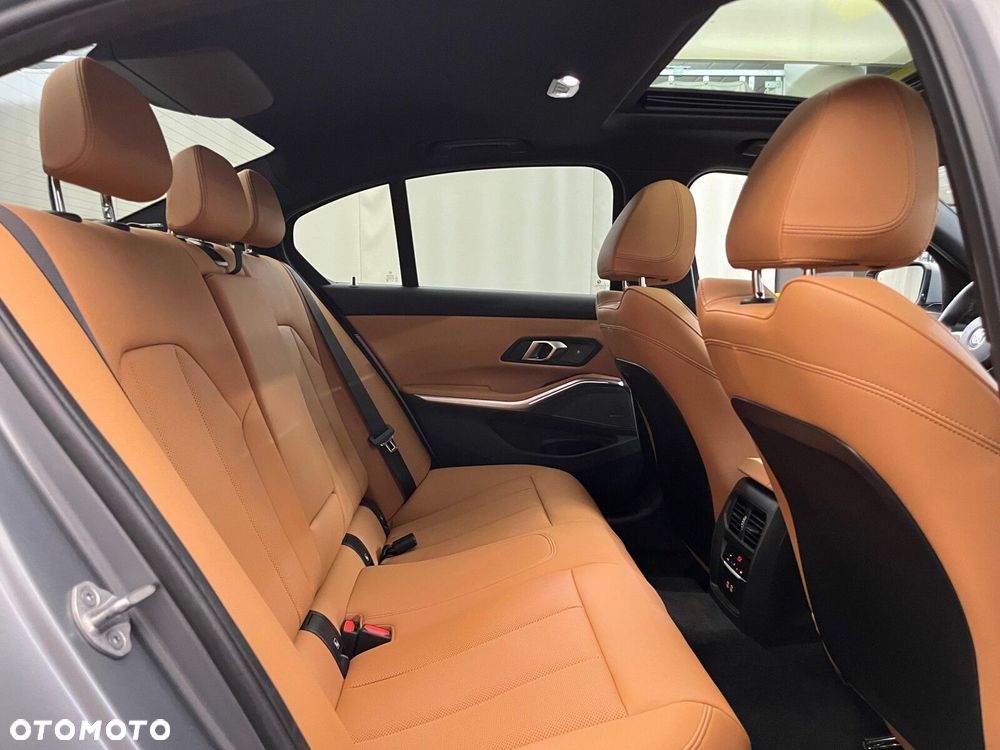 BMW Seria 3 320d xDrive mHEV M Sport sport - 37