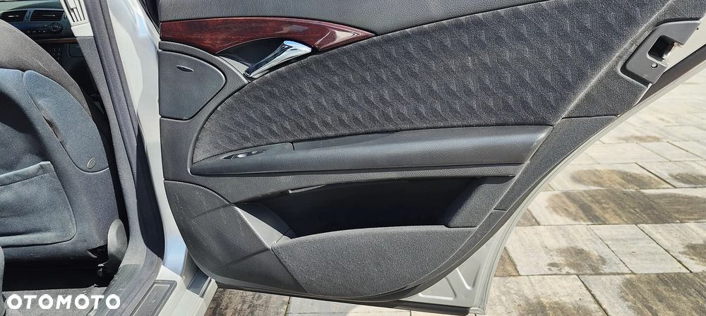 Mercedes-Benz Klasa E 320 CDI Classic DPF - 16