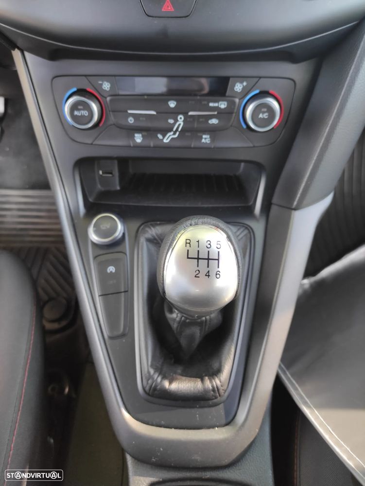 Ford Focus 1.5 TDCi ST-Line - 11