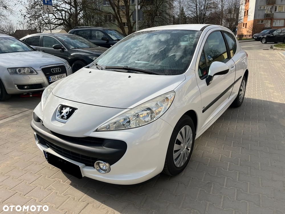 Peugeot 207 - 1