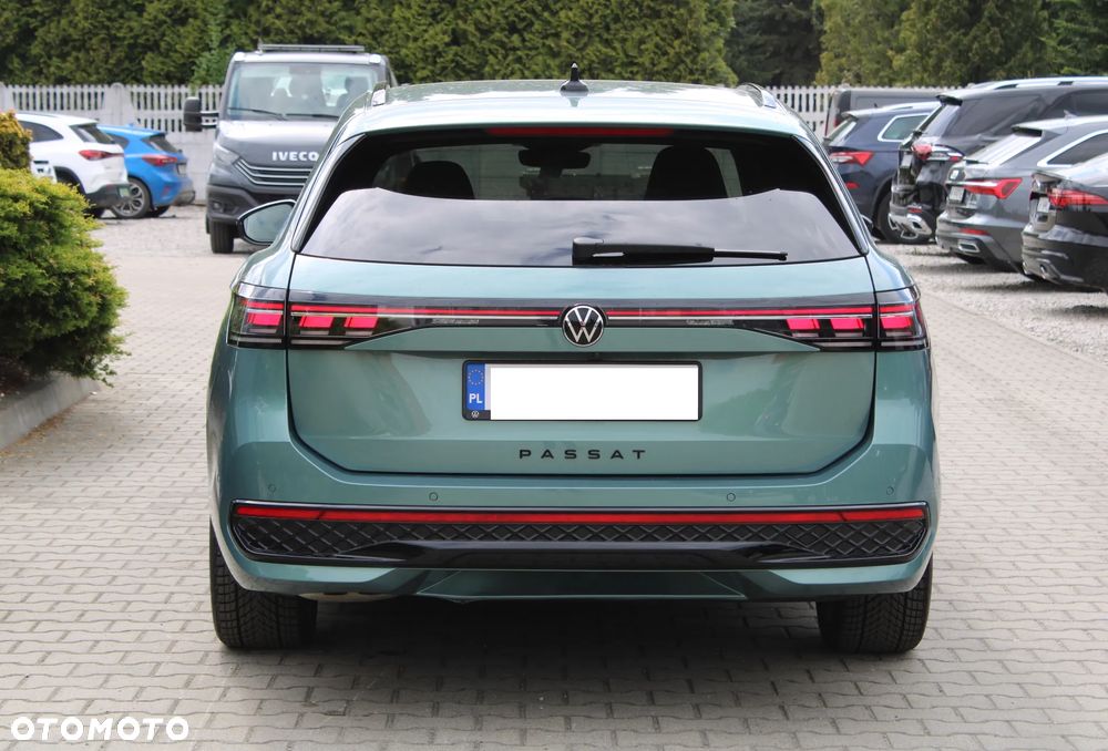 Volkswagen Passat Variant 2.0 TDI SCR 4Mot R-Line DSG - 9