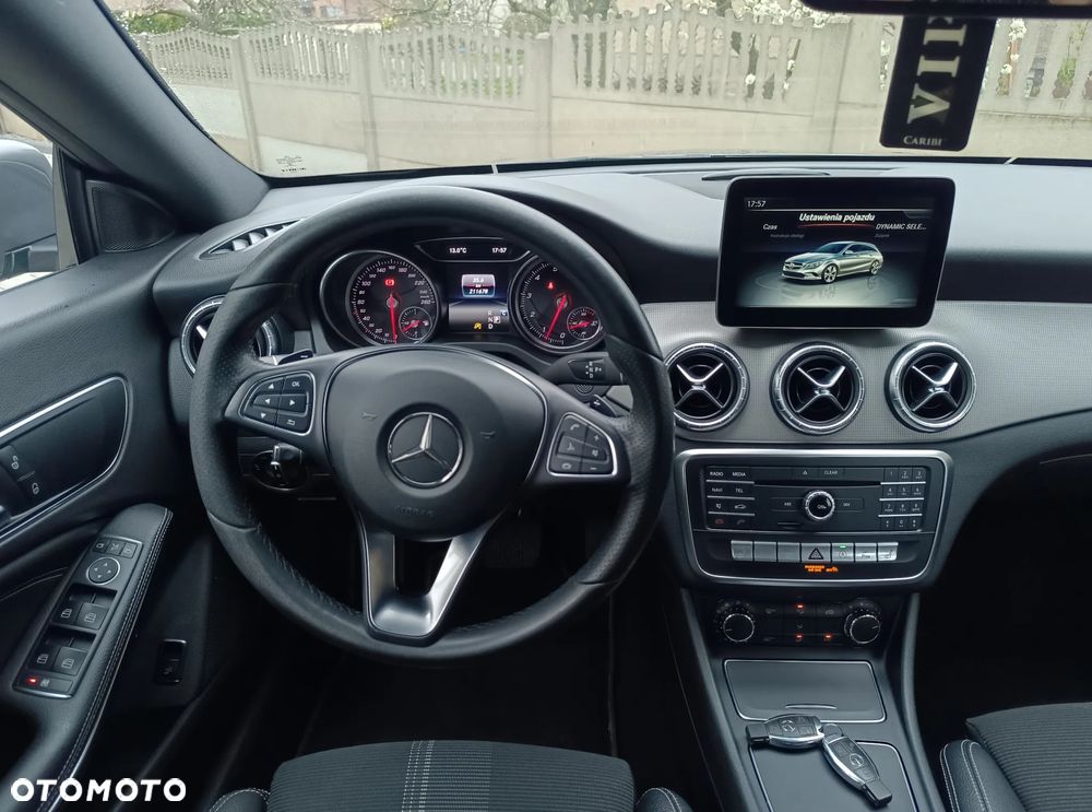 Mercedes-Benz CLA 200 7G-DCT UrbanStyle Edition - 14