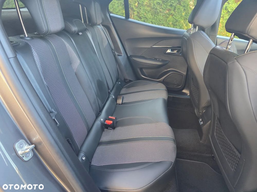 Peugeot 2008 PureTech 130 EAT8 GT - 19