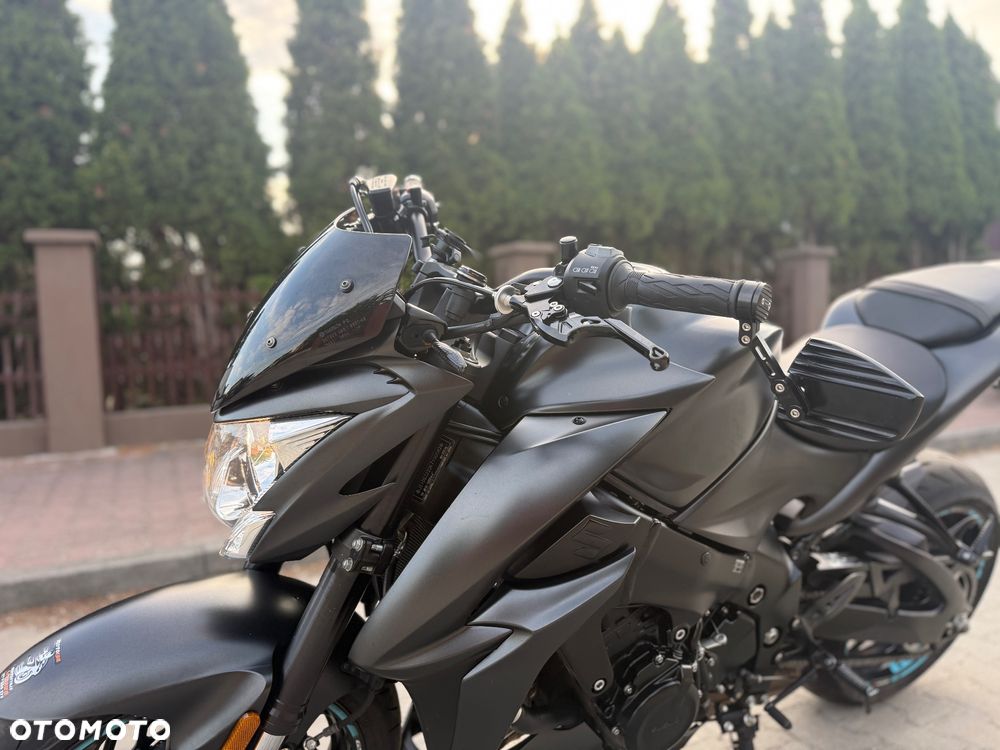 Suzuki GSX - 20