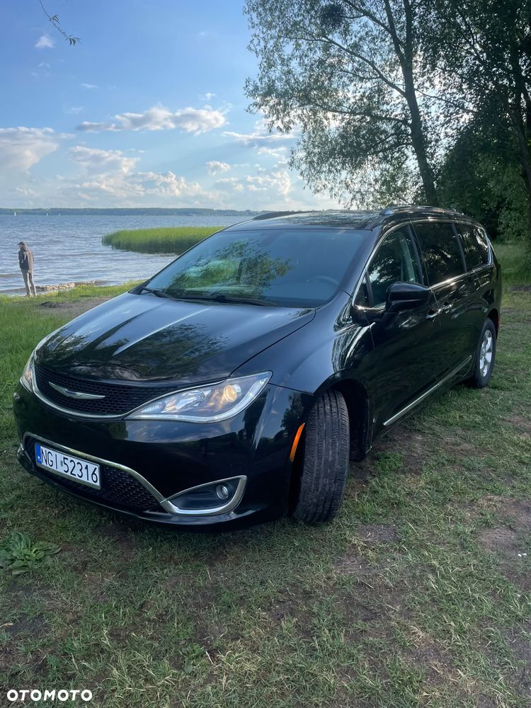 Chrysler Pacifica - 3