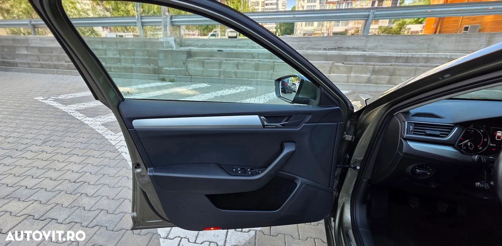 Skoda Superb 2.0 TDI Ambition - 25