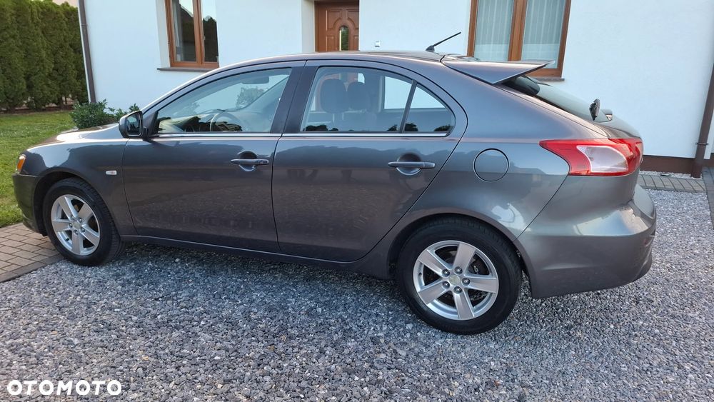 Mitsubishi Lancer 1.5 - 9