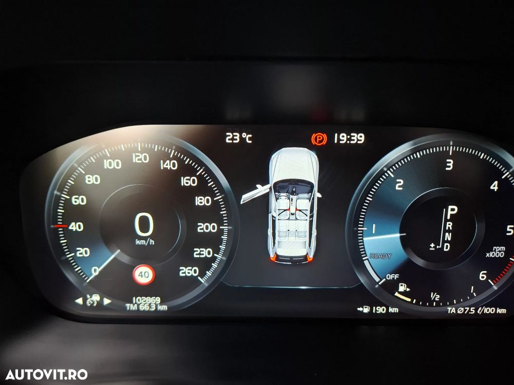 Volvo XC 60 D5 AWD Momentum - 8