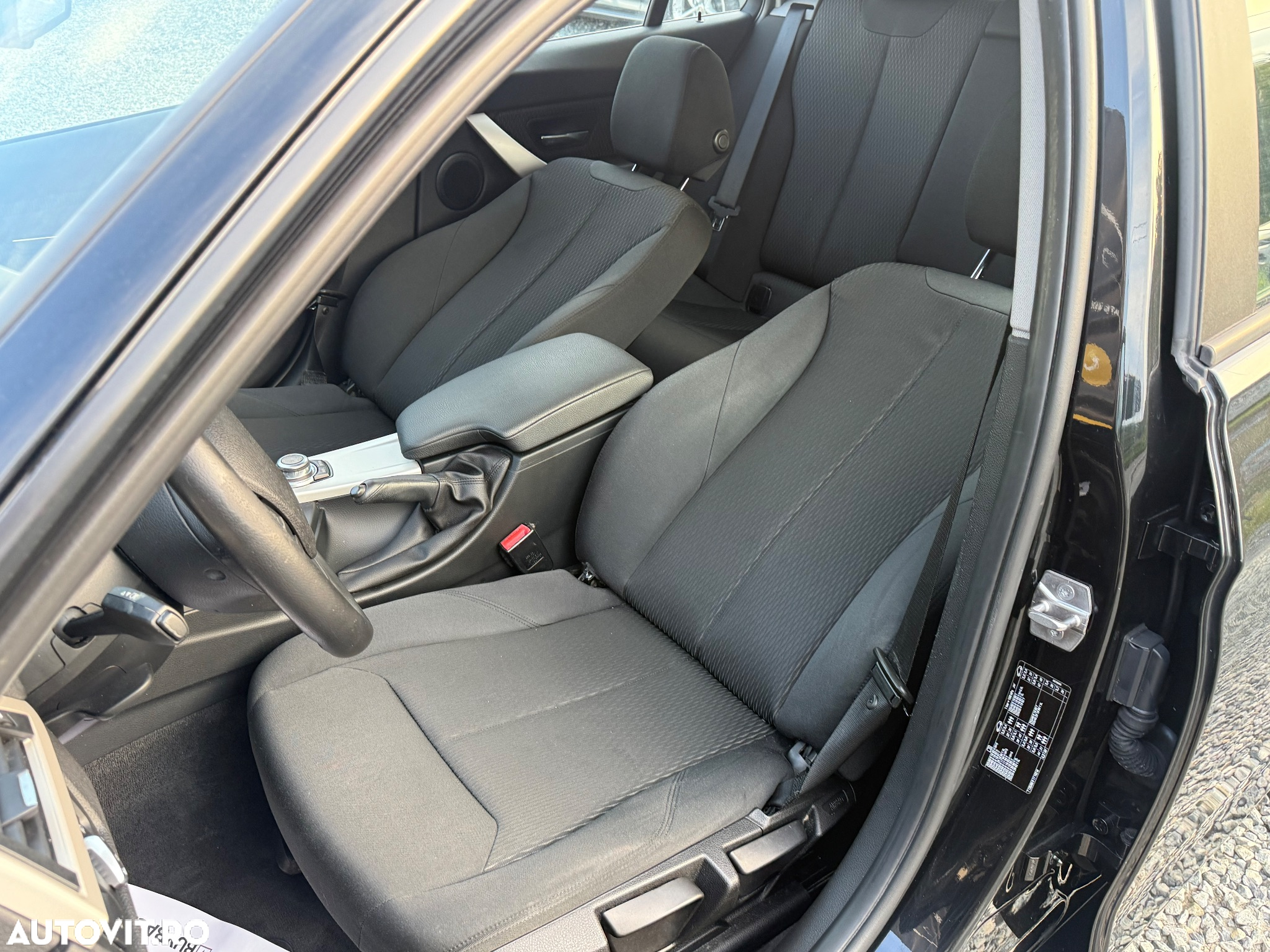BMW Seria 3 318d Touring Blue Performance - 22