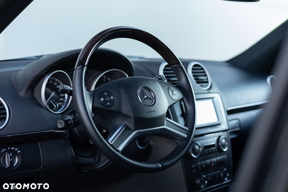 Mercedes-Benz GL 500 4Matic 7G-TRONIC Grand Edition - 26
