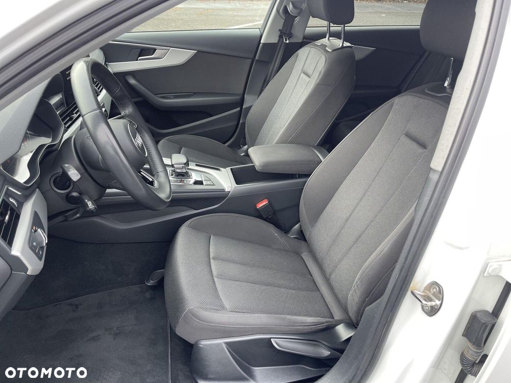 Audi A4 Limousine - 11