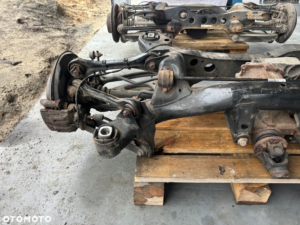 ZAWIESZENIE TYLNE SANKI WÓZEK BMW E90 E91 E87 - 4