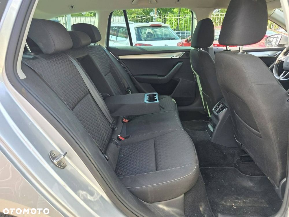 Skoda Octavia 1.4 TSI Ambition - 37